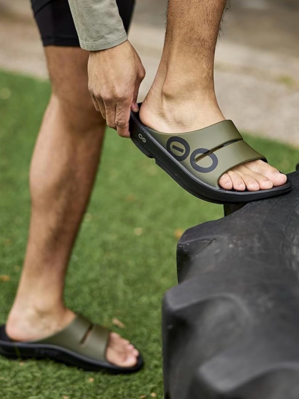 OOFOS
Olive Green and Black Slide
Sandals
